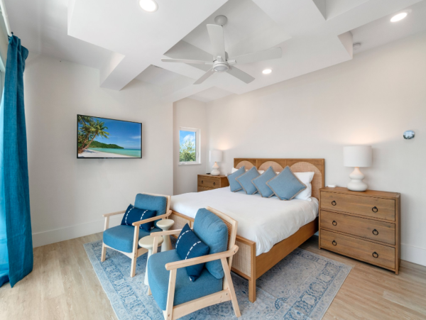 Luxury 4-Bedroom Home Near Vanderbilt Beach in Naples